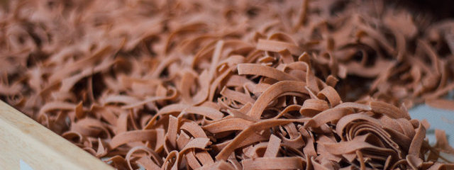 Nouilles dans le séchoir